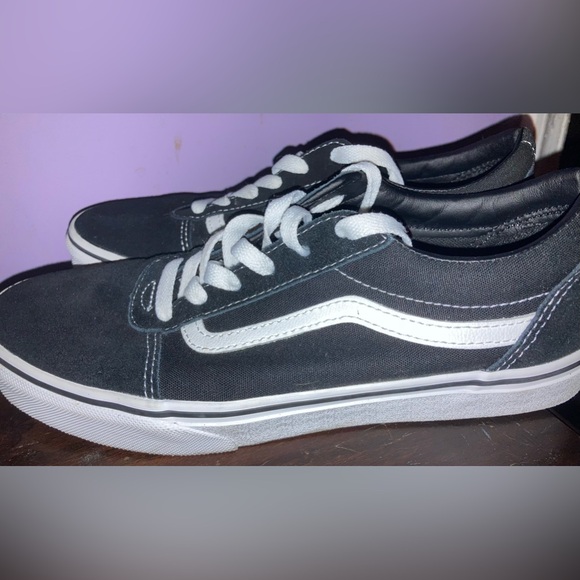 Womens VANS Black Skater Shoes Size 6 Brand New and Unworn - Picture 1 of 5